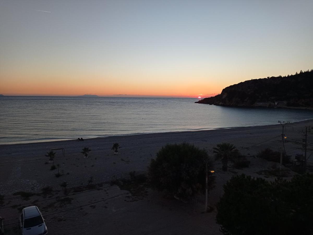 Wave N' Sea Apartments Himare Exterior foto